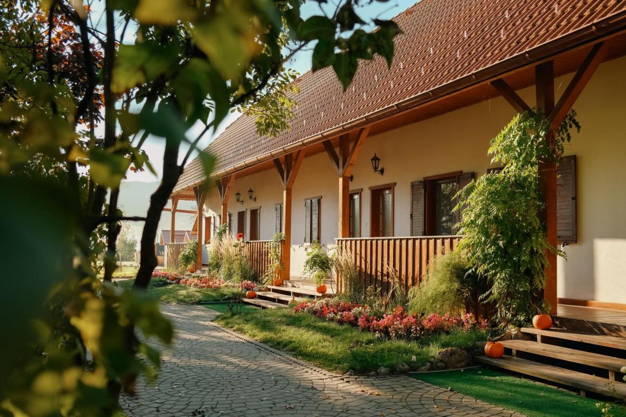 Conacul Secuiesc-Szekelyko Kuria Otel Coltesti Dış mekan fotoğraf
