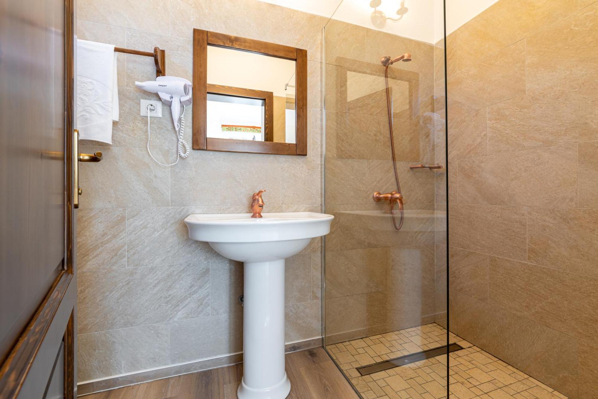 Conacul Secuiesc-Szekelyko Kuria Otel Coltesti Dış mekan fotoğraf